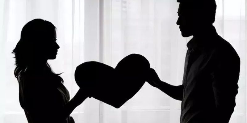 Mơ thấy người yêu cũ ôm mình